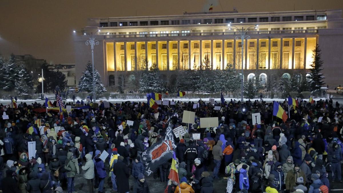 Anti-government protesters continue to gather in front of government headquarters despite freezing temperatures