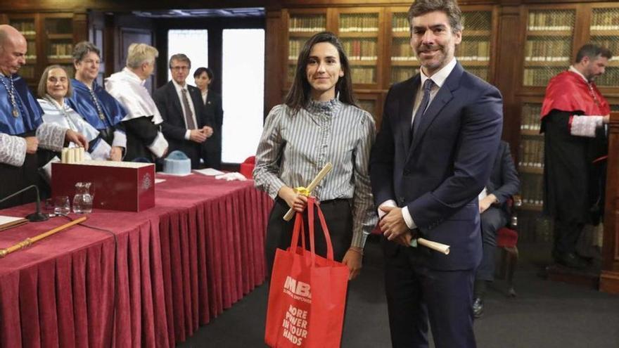 Soledad Villar Velasco tras recibir su galardón.