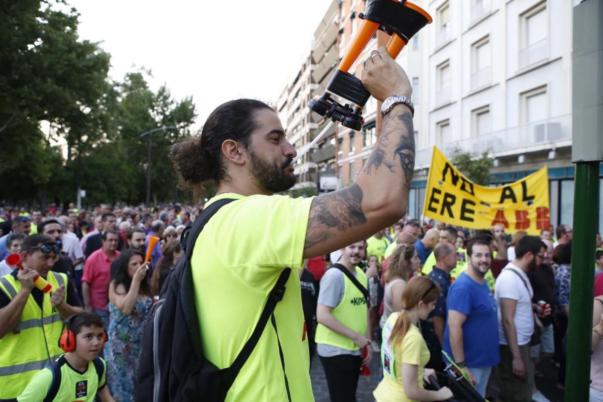 3.000 cordobesas se manifiestan contra el ERE de ABB