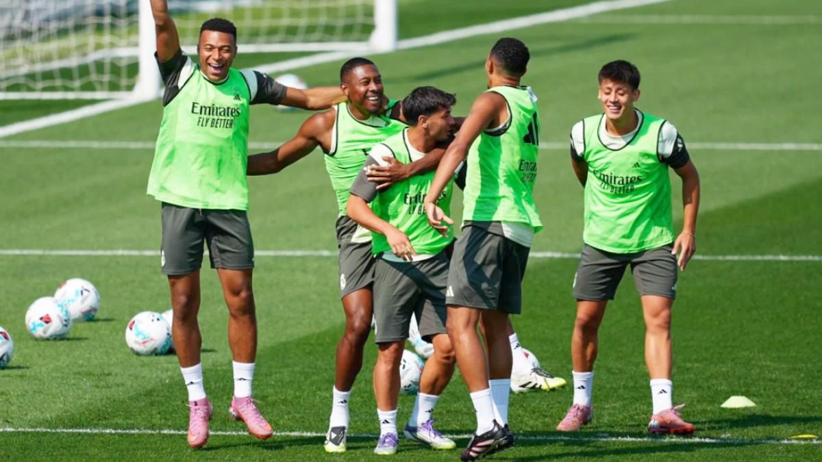 Mbappé, Guler, Brahim, Bellingham y Alaba en un entrenamiento