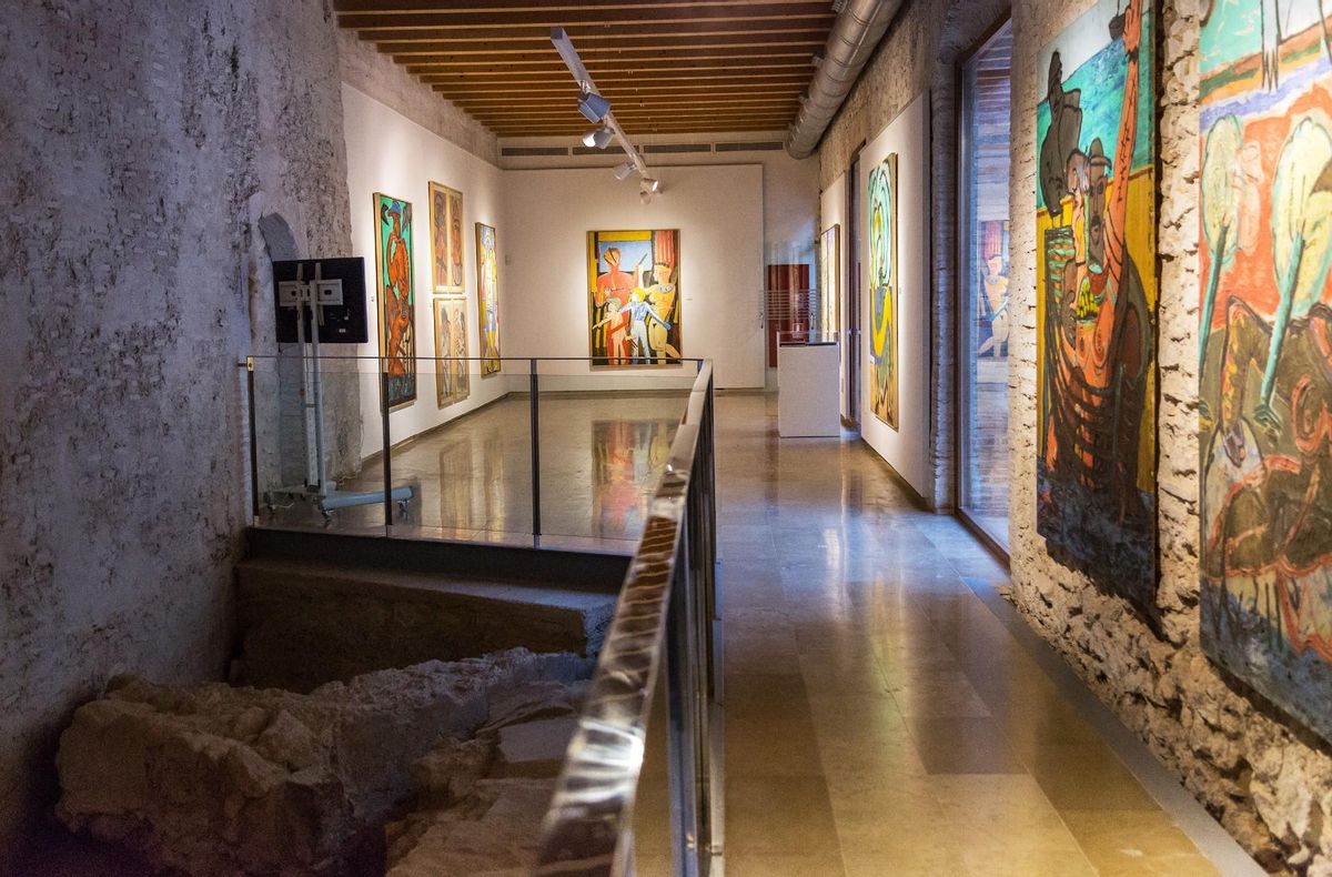 Durante estos años, destacados artistas han expuesto en sus salas.