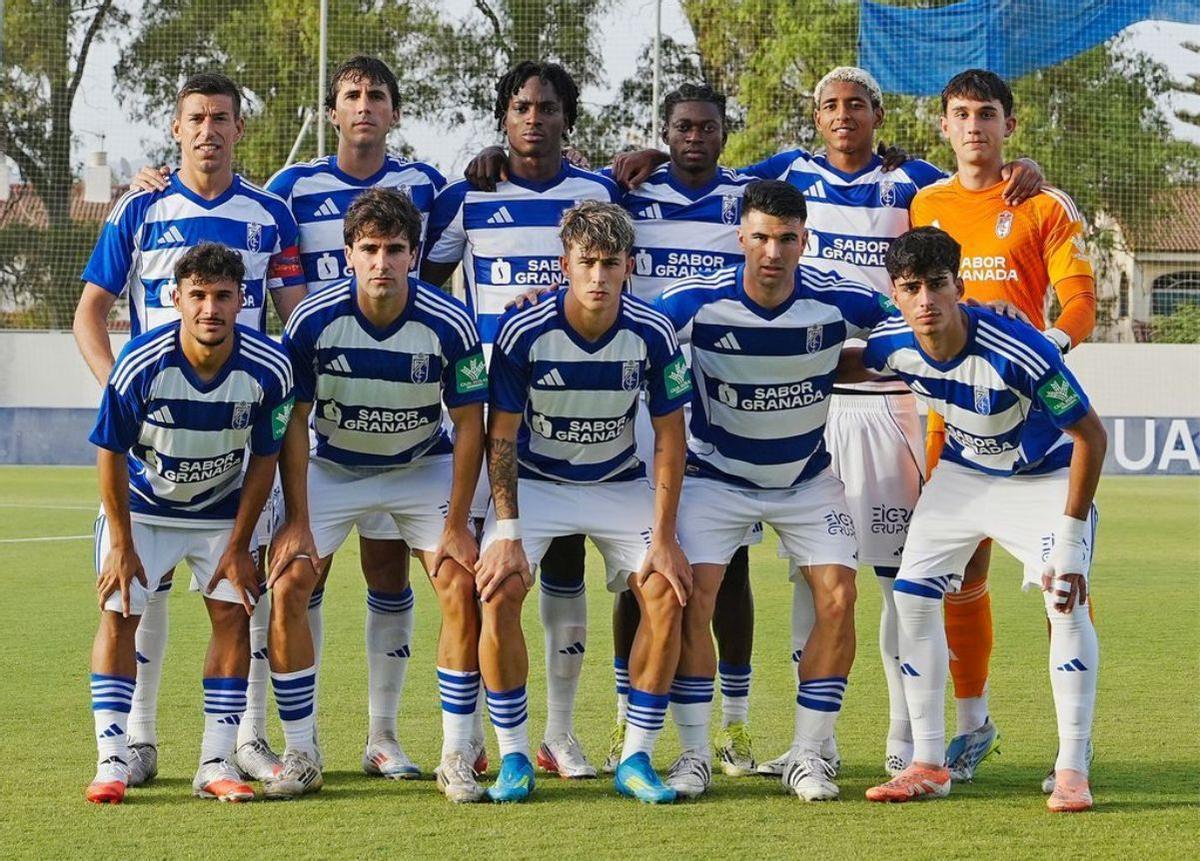 Once inicial del Granada en el duelo contra el Torremolinos.