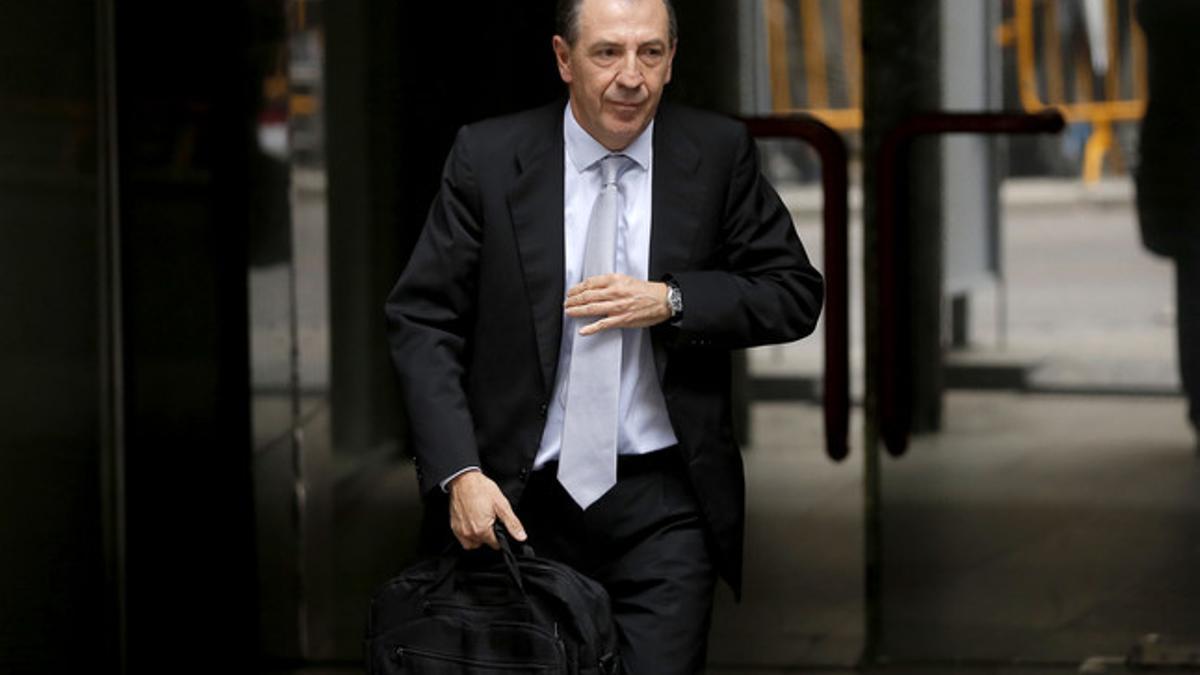 El exdirector financiero de Caja Madrid, Ildefonso Sánchez Barcoj, sale de declarar de la Audiencia Nacional por el caso de las tarjetas opacas de Caja Madrid, el pasado jueves.