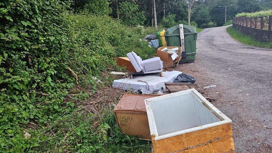 Alertan de un nuevo vertedero ilegal en Vigo en el entorno del embalse de Zamáns