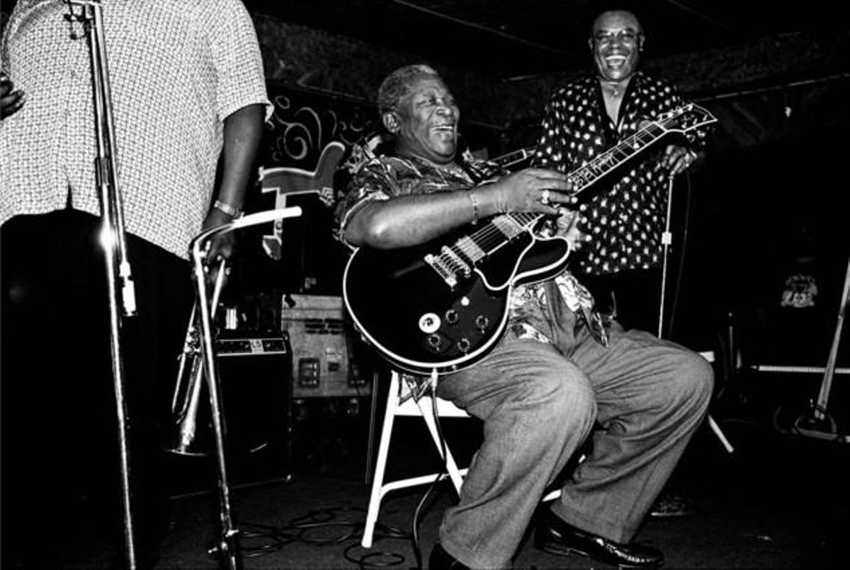 El guitarrista B. B. King, en una instantània realitzada per la retratista per descobrir l’ànima del blues, el rock i el soul als Estats Units.