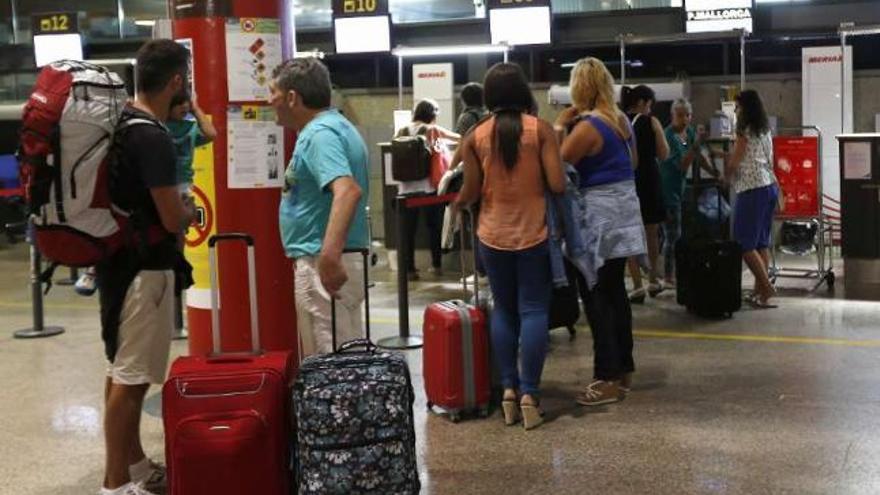 Iberia Express prevé impulsar la ruta a Palma en 2014 tras llegar al 75% de  ocupación en agosto - Faro de Vigo