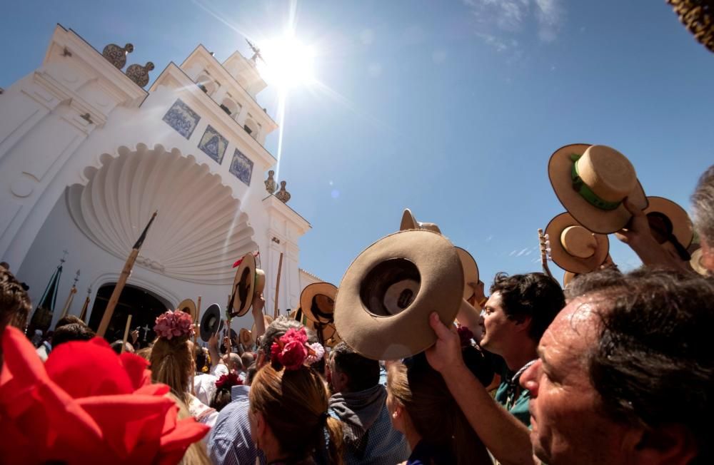 Camino al Santuario de la Virgen del Rocío en Almonte.