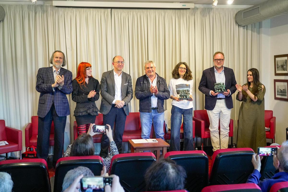 Participantes durante la entrega de premios del certamen de Carral.
