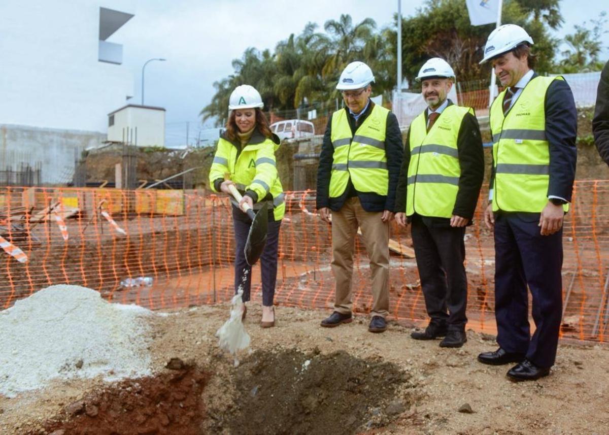 La consejera Rocío Díaz participa en el acto de la primera piedra.