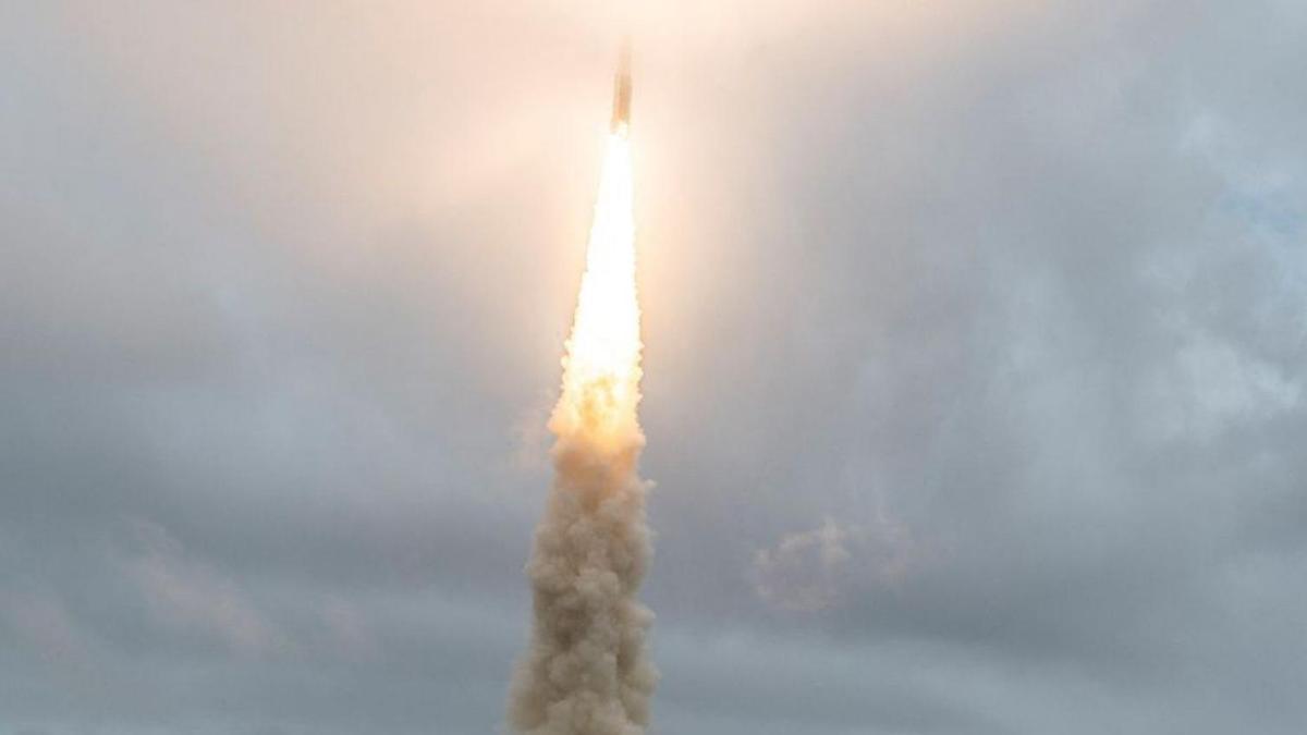 El despegue del cohete “Ariane”, con el telescopio “James Webb”, desde la Guayana Francesa. | Chris Gunn / NASA