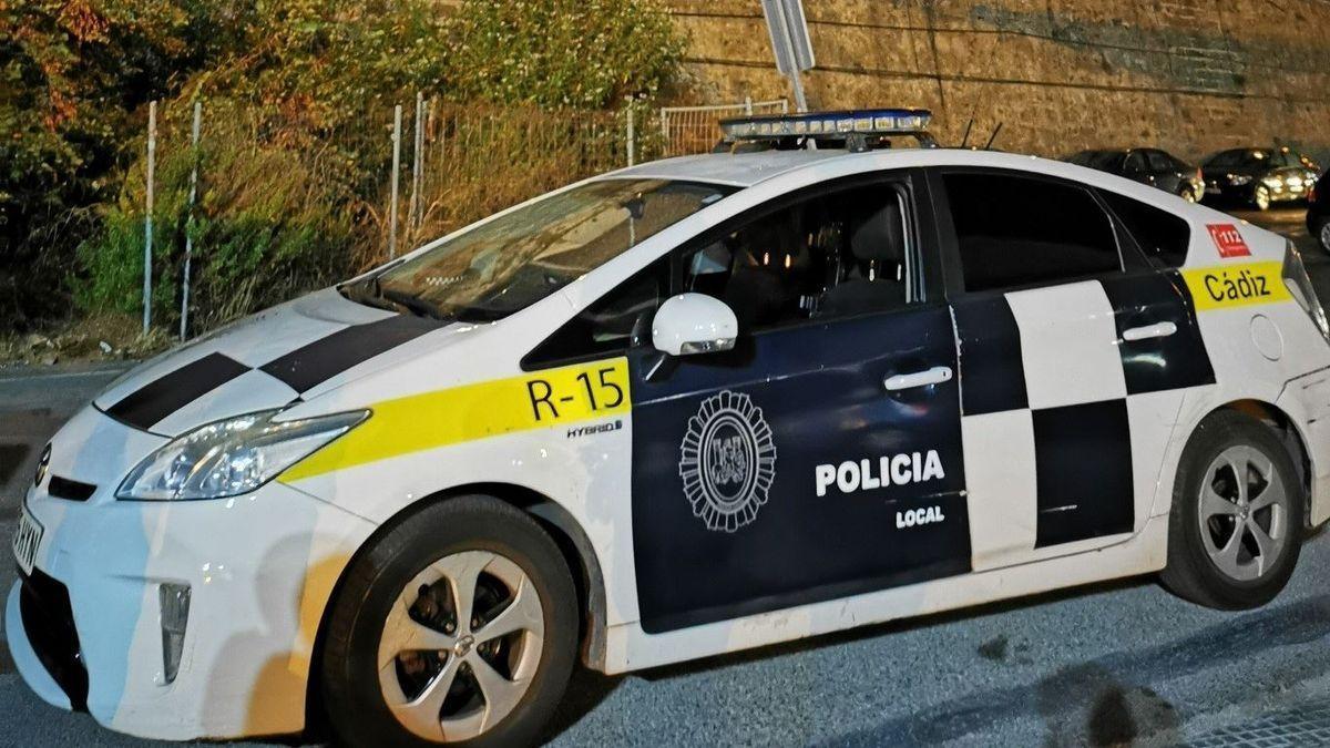 Un coche de la Policía Local de Cádiz.