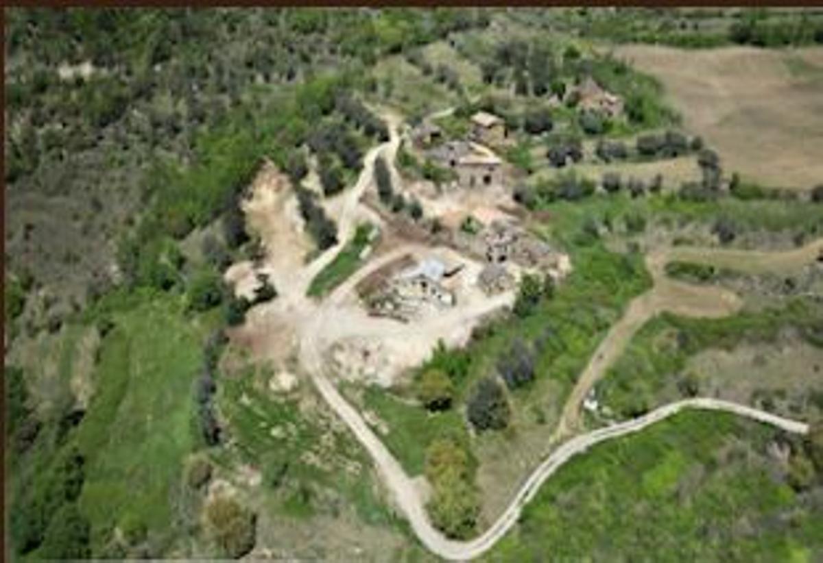 La aldea está situada en plena naturaleza y con buenos accesos.