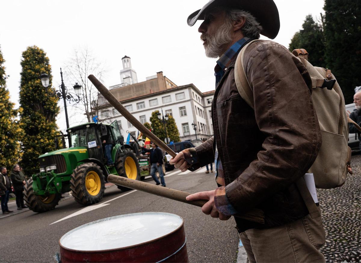 Xuan Valladares, de Asturias Ganadera, durante la protesta del pasado viernes en Oviedo contra el pacto con Mercosur.