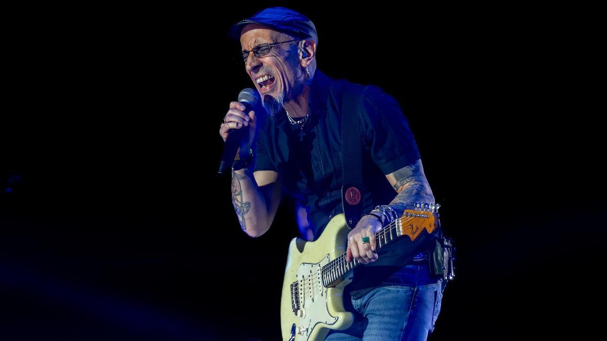 El grupo musical Fito & Fitipaldis durante su concierto en el Movistar Arena, a 29 de diciembre de 2025, en Madrid (España).