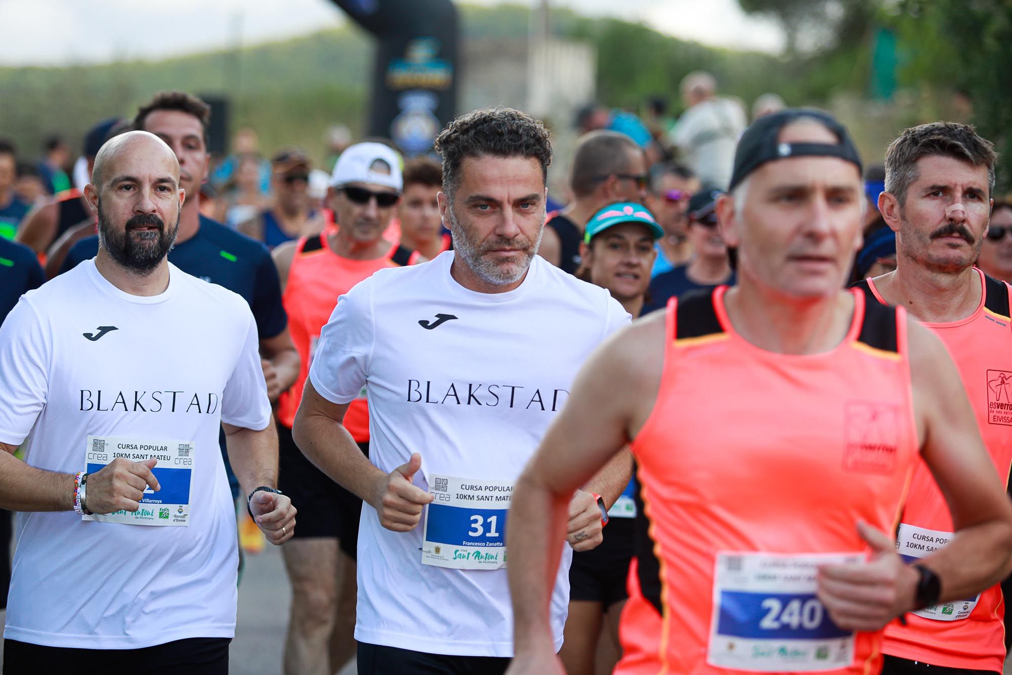 Búscate en la galería de imágenes de la Cursa 10K Pla de Sant Mateu