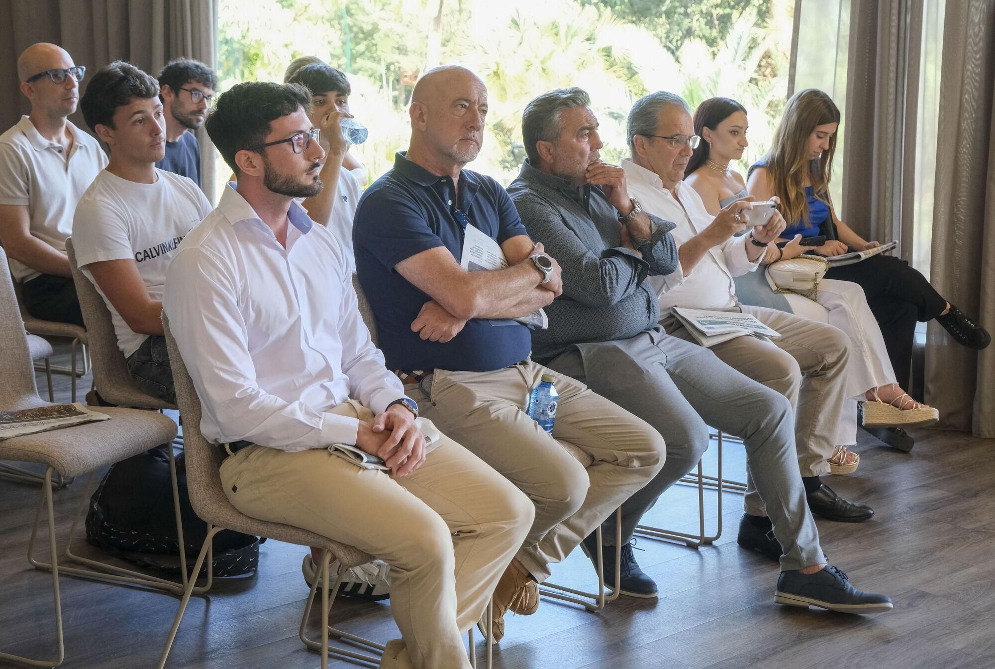 Expertos reunidos por La Opinión apuestan por el conocimiento financiero para superar los actuales tiempos de incertidumbre
