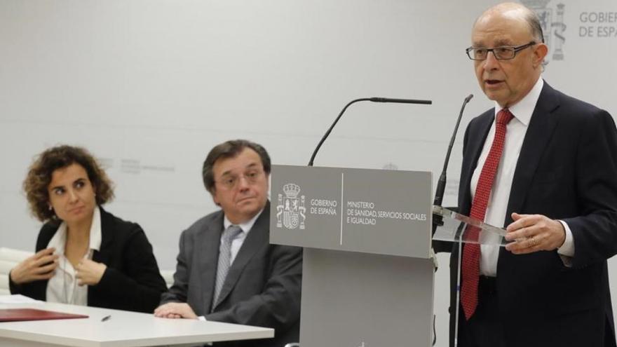 Montoro garantiza a la CEOE seguridad jurídica en la subida del impuesto de sociedades