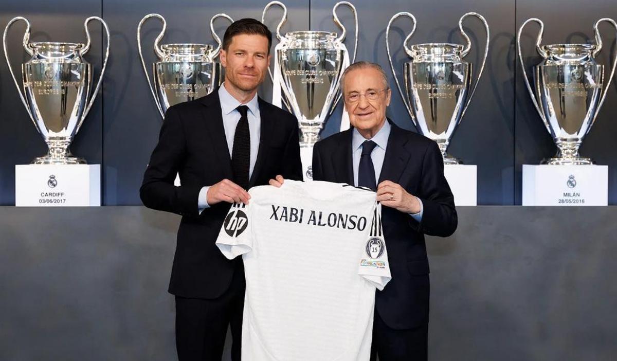 Xabi Alonso y Florentino Pérez, este lunes en Valdebebas.