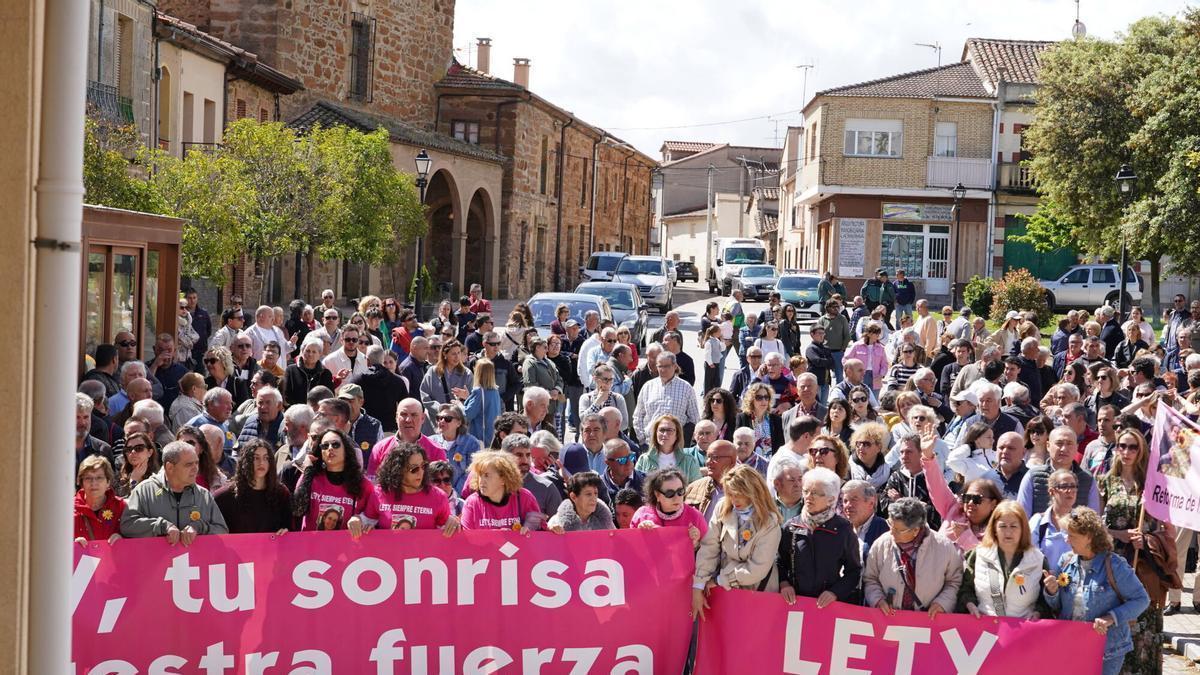 GALERÍA | Concentración en Tábara en recuerdo a Leticia Rosino