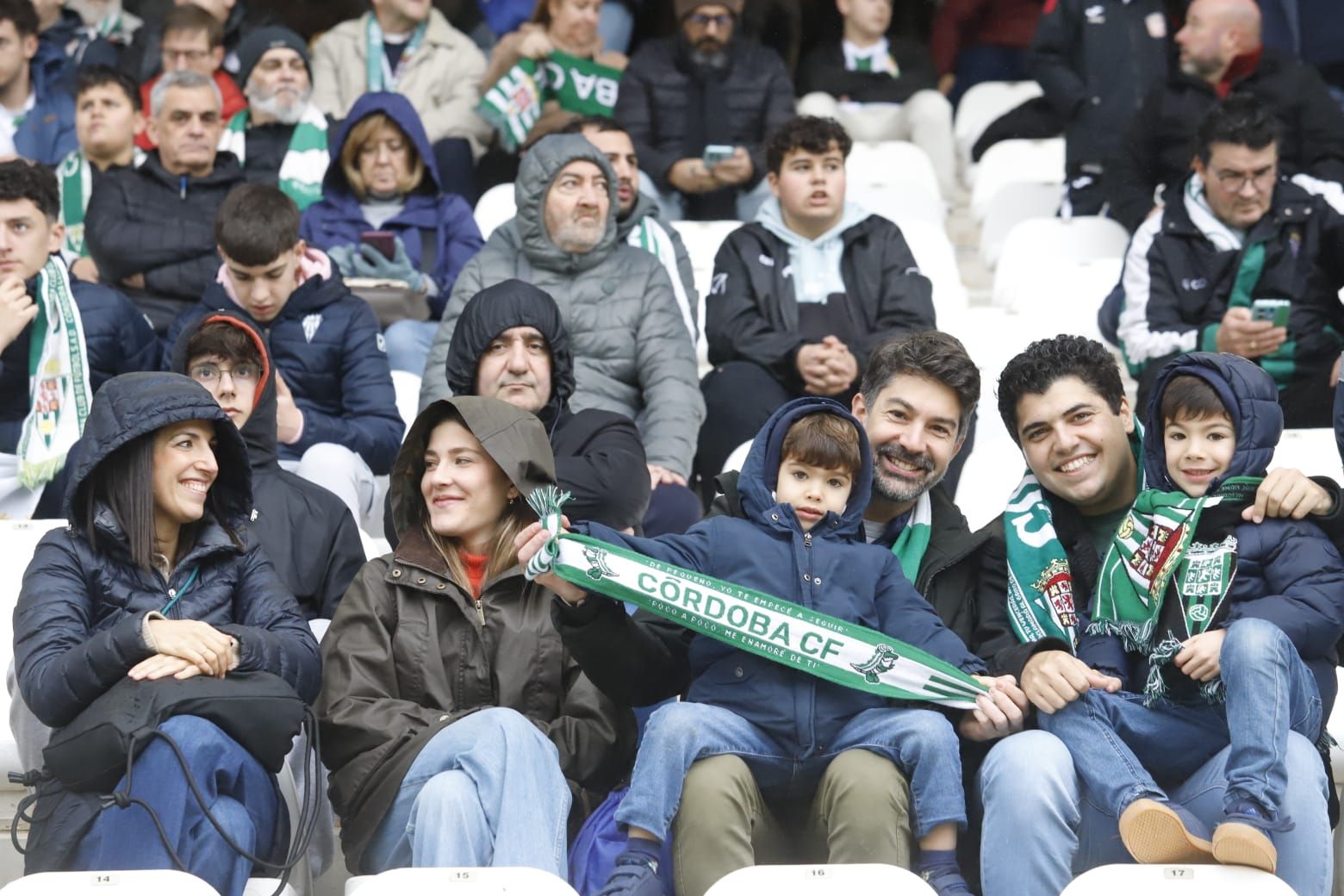 Córdoba CF-Racing de Santander | Las imágenes de la afición blanquiverde en El Arcángel