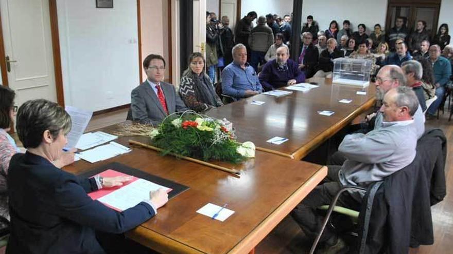 El salón de plenos, ayer, lleno para presenciar la investidura.