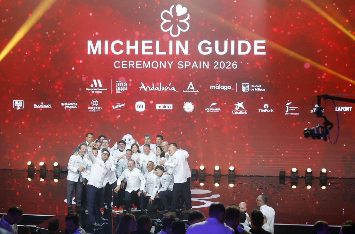 Els cuiners dels restaurants amb tres estrelles Michelin es fan una "selfie", ahir a Màlaga.