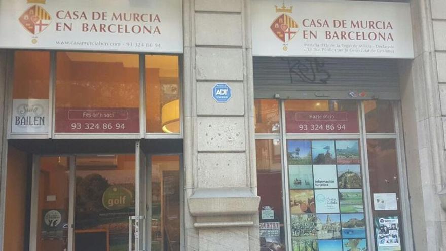 Fachada de la Casa de Murcia en Barcelona.