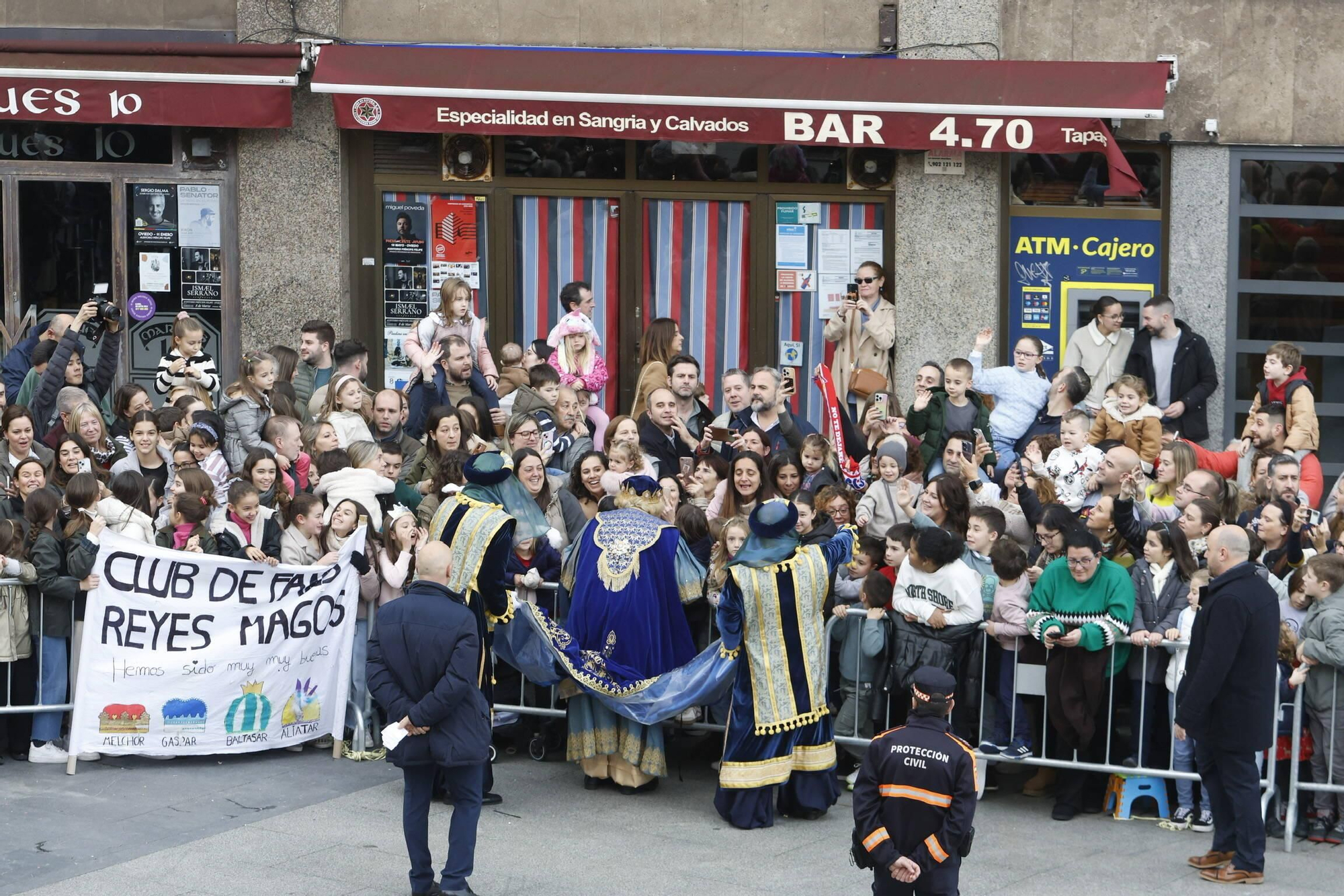 En imágenes: Los Reyes Magos desembarcan en Gijón