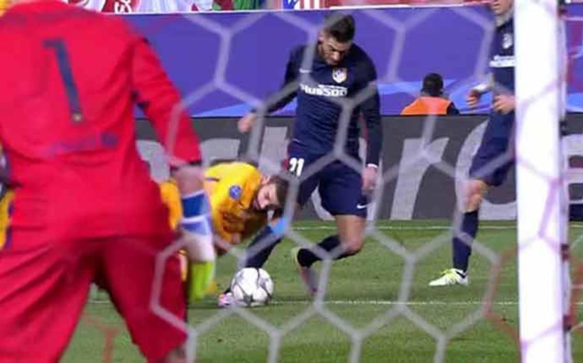 Piqué no hizo penalti