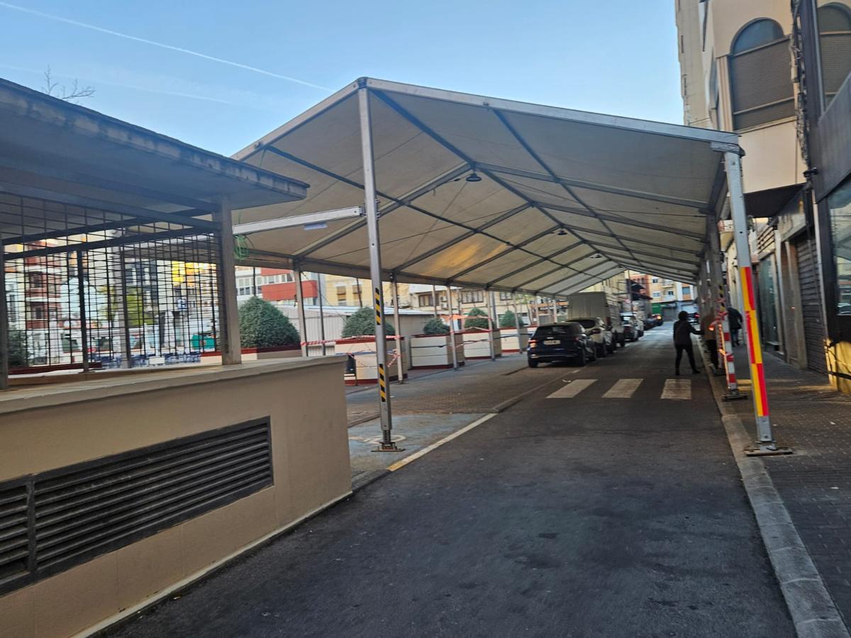 La carpa de la falla Passeig.