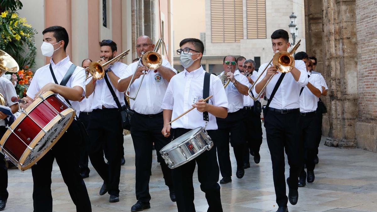 Búscate en el segundo día de Ofrenda por las calles del Mar y Avellanas (entre las 11.00 y 12.00 horas)