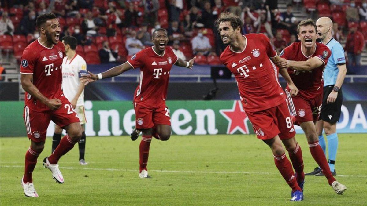 Javi Martínez celebra el gol de la victoria del Bayern ante el Sevilla