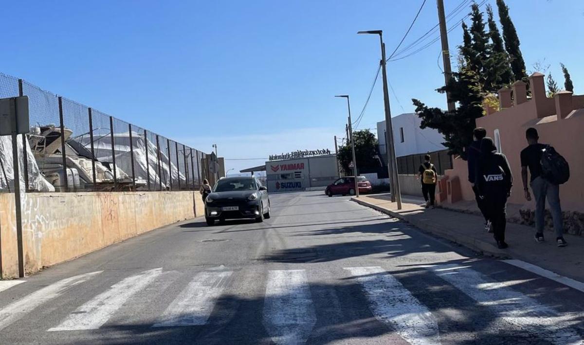 El estudio de movilidad advierte de las barreras arquitectónicas y las calles sin aceras de Sant Jordi