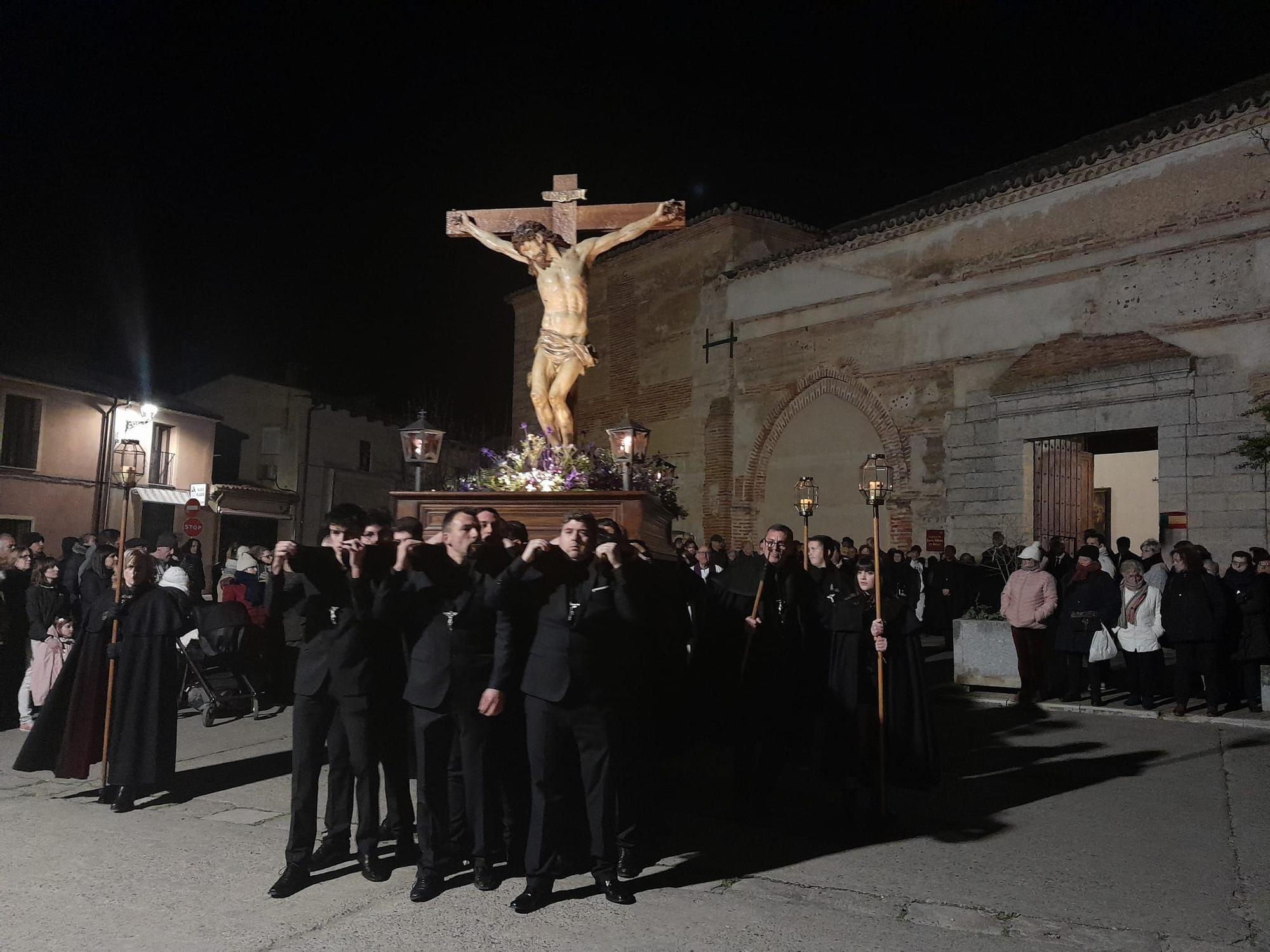 GALERÍA | Procesión del Cristo del Amparo en Toro