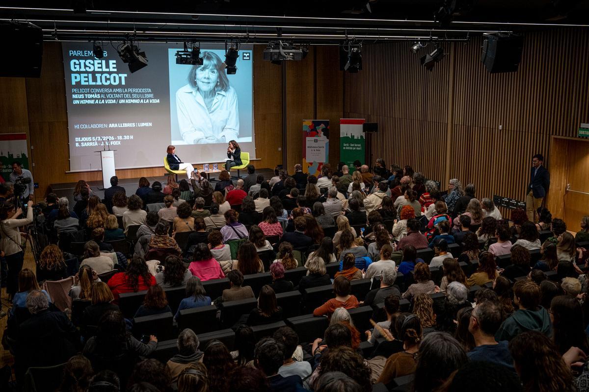 Imagen de la sala  J. V. Foix de Barcelona, durante el acto de presentación del libro, Un himno a la vida. Mi historia.
