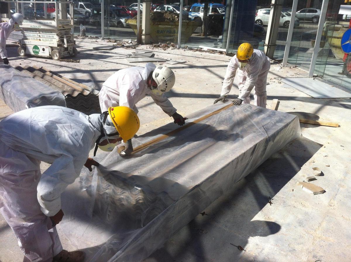 Los profesionales de Vestalia cuentan con la formación adecuada para la retirada de asbestos.