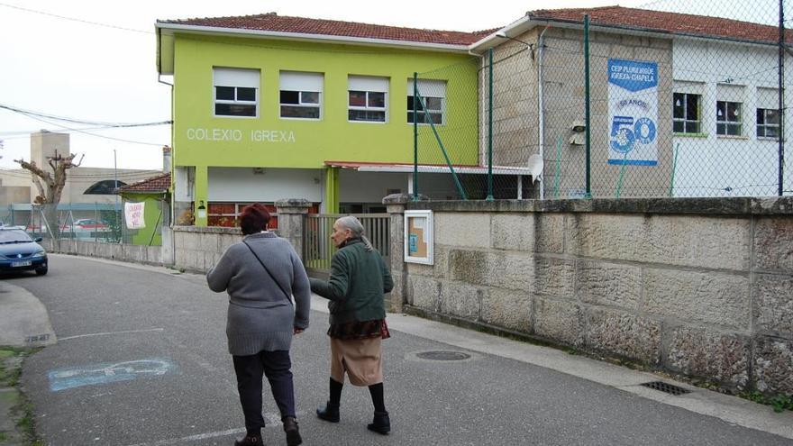 El colegio Igrexa, que será trasladado por las obras de ampliación de la AP-9. / FdV