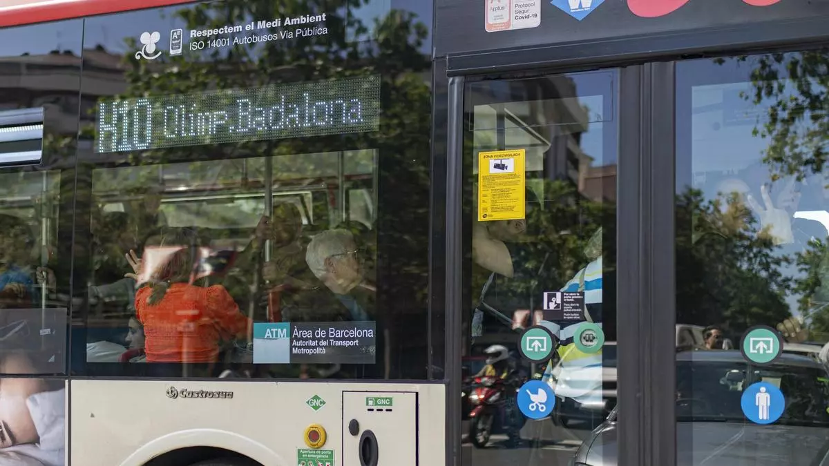 Semáforos apagados y pequeños cortes de agua en el día después al gran apagón en las ciudades del área de Barcelona