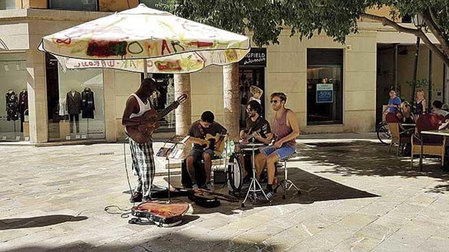 Los artistas callejeros deberán asociarse para actuar en Palma