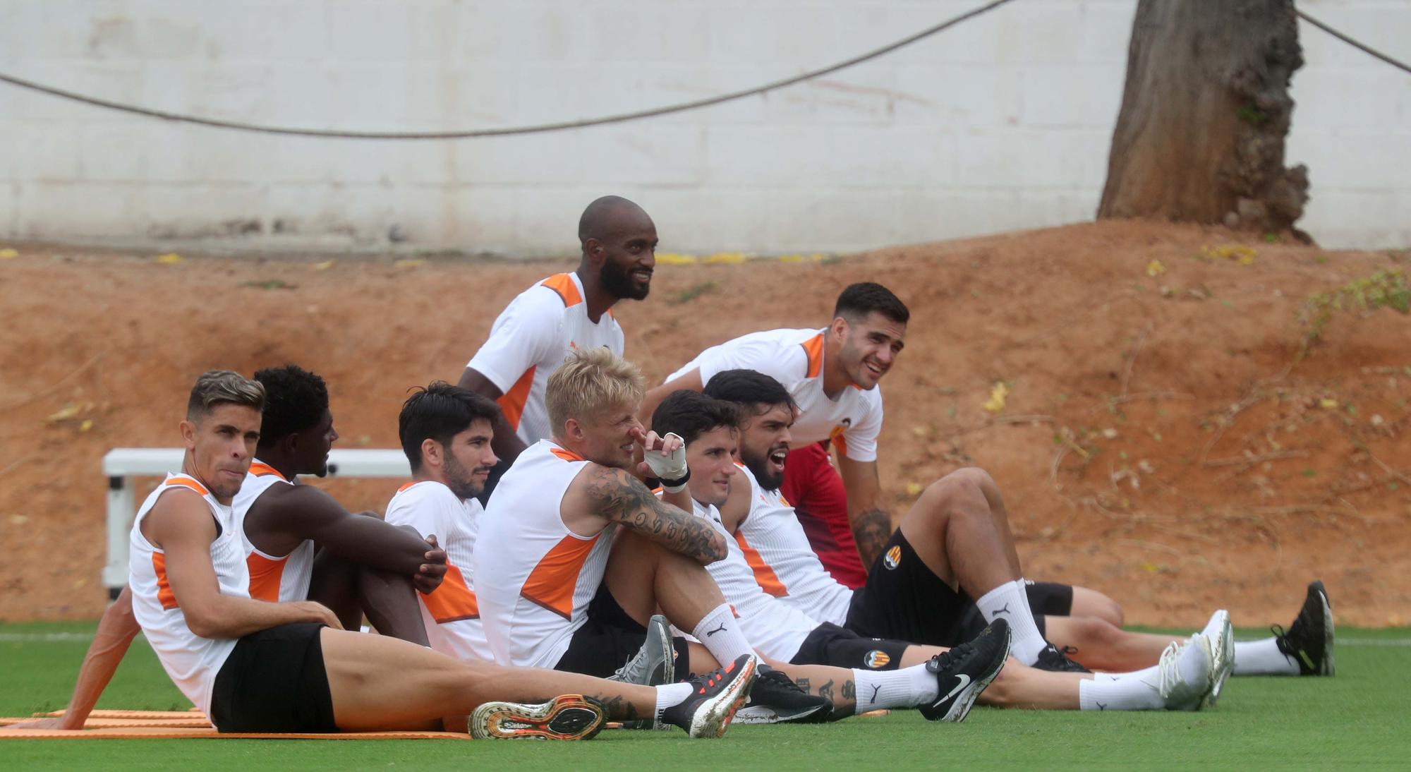 Entrenamiento en dos grupos para el Valencia CF