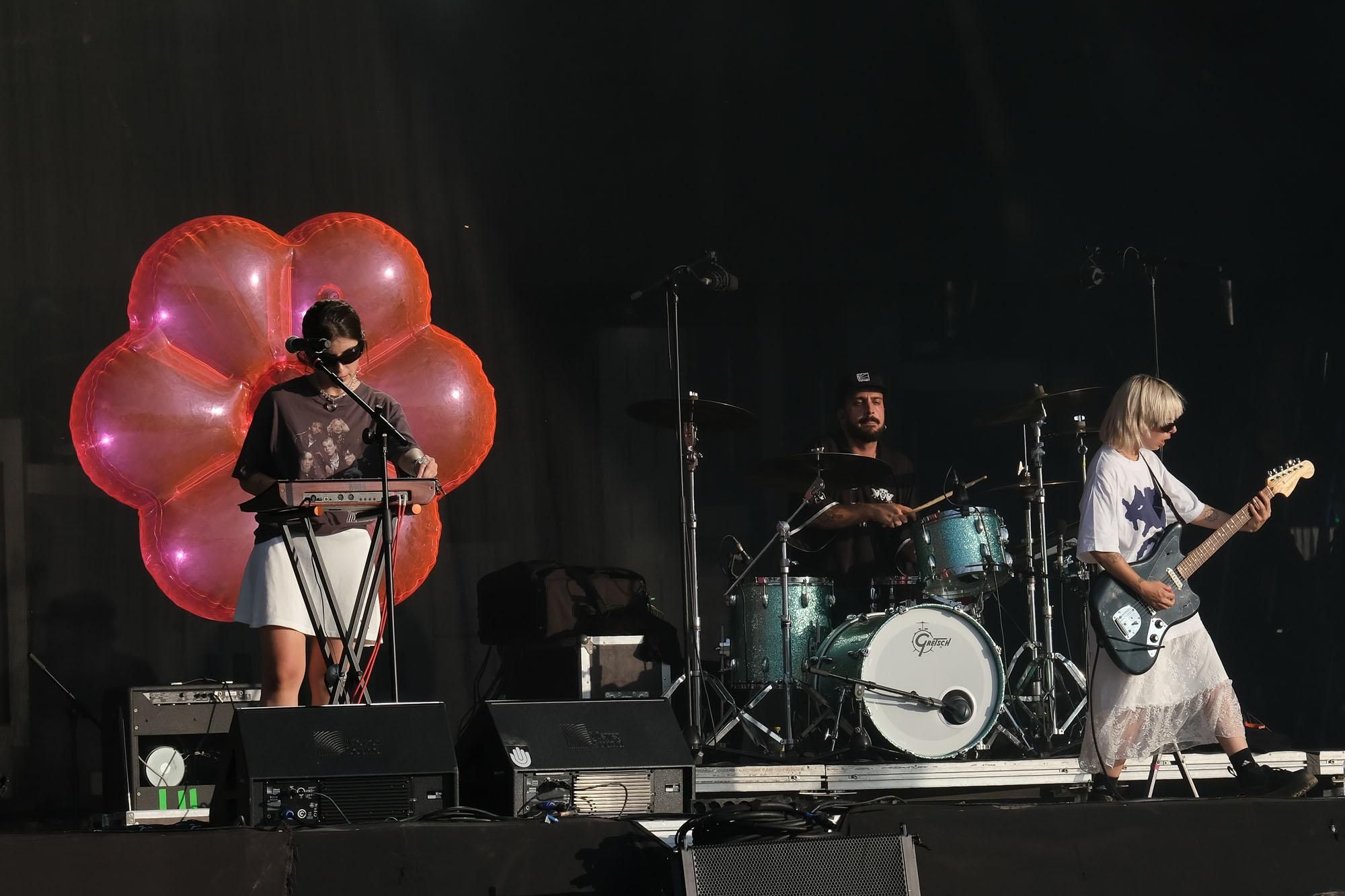Primer día de conciertos en el Festival Cala Mijas 2023: Cariño