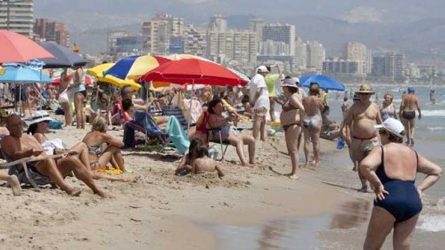 La playa es la mejor opción para combatir el calor