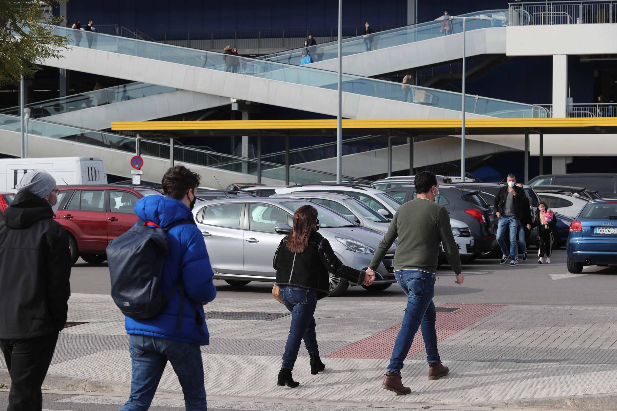 Colas en Ikea Valencia pese a estar disparados los contagios