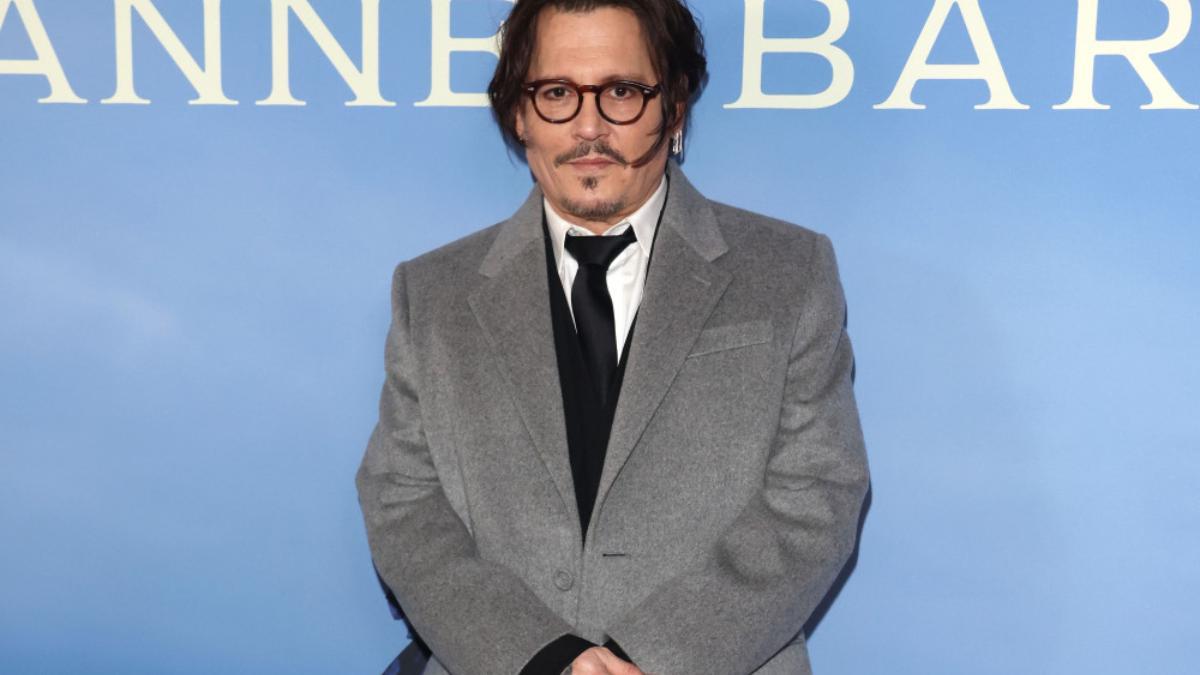 Johnny Depp se sale del ambiente de Hollywood: su novia es esteticista rusa