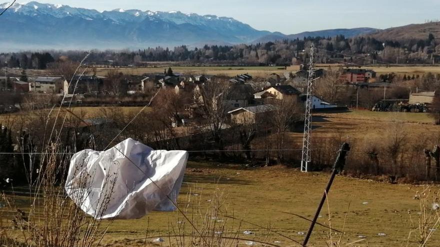 Un fanalet de Nadal en un prat del terme de Puigcerdà