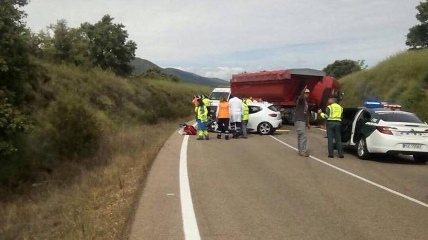 Dos muertos en un choque entre un coche y un camión en Zorita