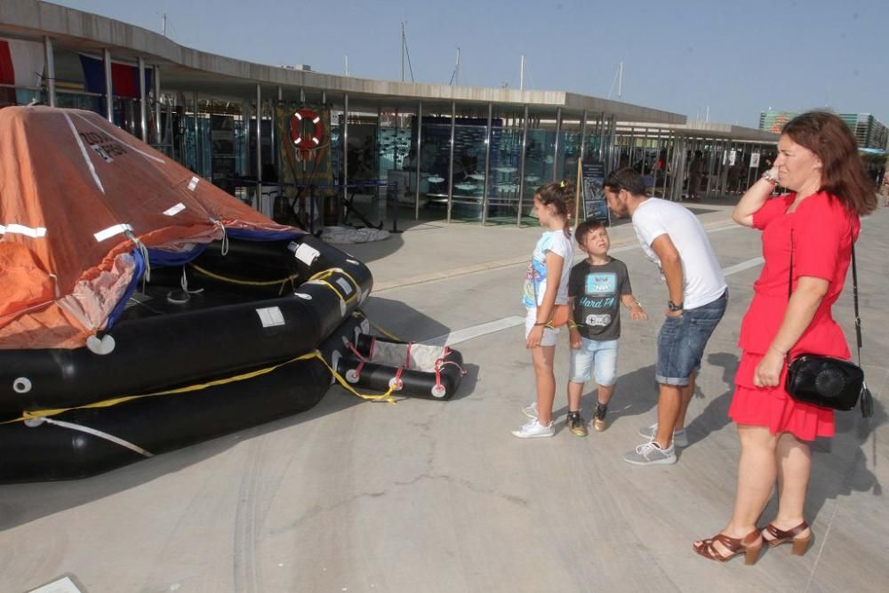 Puertas abiertas del buque Infanta Elena y exposiciones por el Día de las FF AA en Cartagena