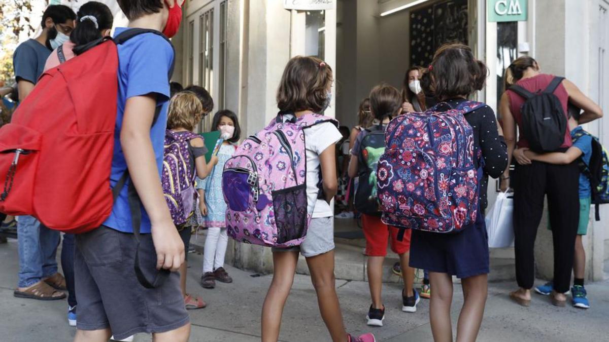 Entrada a una escola en l’inici del curs actual