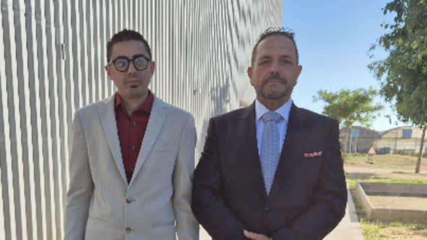 Sebastián Obrador y Tòfol Company, con los galardones por contribuir a esclarecer el crimen de Marratxí. | L. MARINA