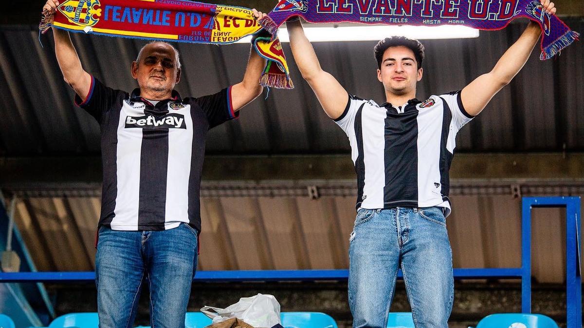 Dos aficionados del Levante UD, a domicilio